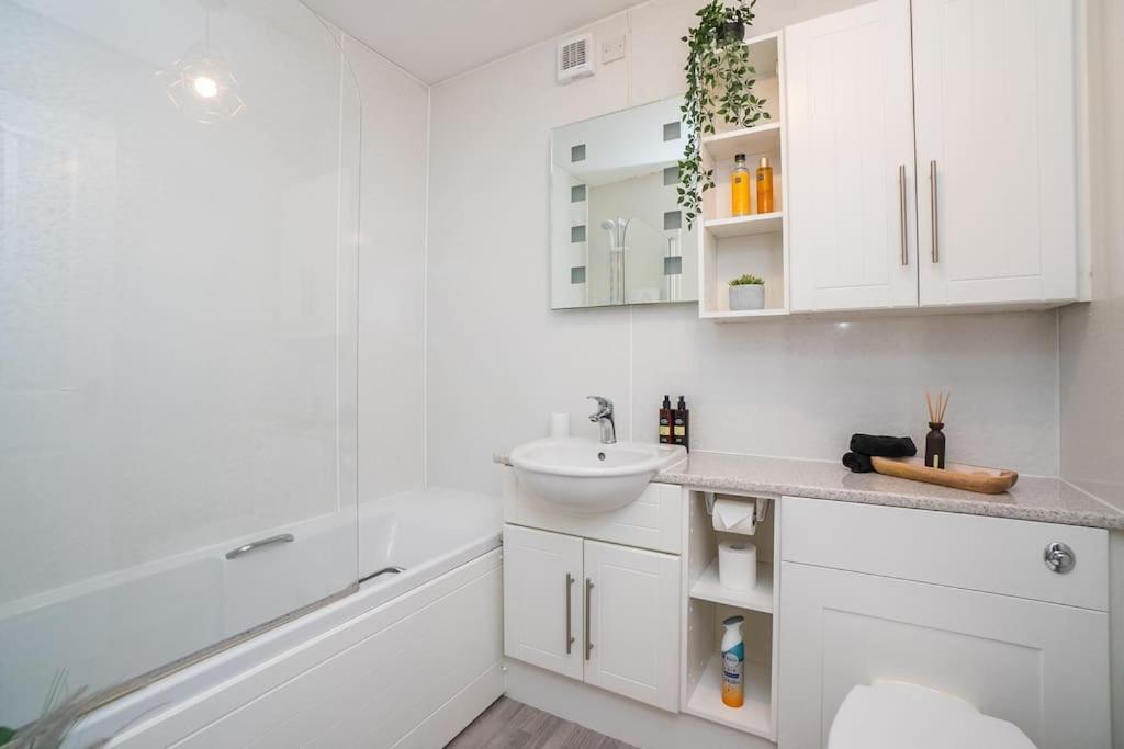 Sleek Urban Living With Bicocca Apartment *